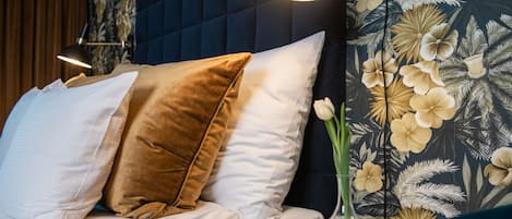 Suite, Non Smoking | Desk, cribs/infant beds, free WiFi, bed sheets