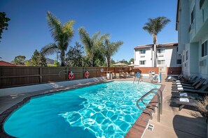 Outdoor pool - The Wayfarer San Luis Obispo, Tapestry Collection by Hilton (San Luis Obispo)