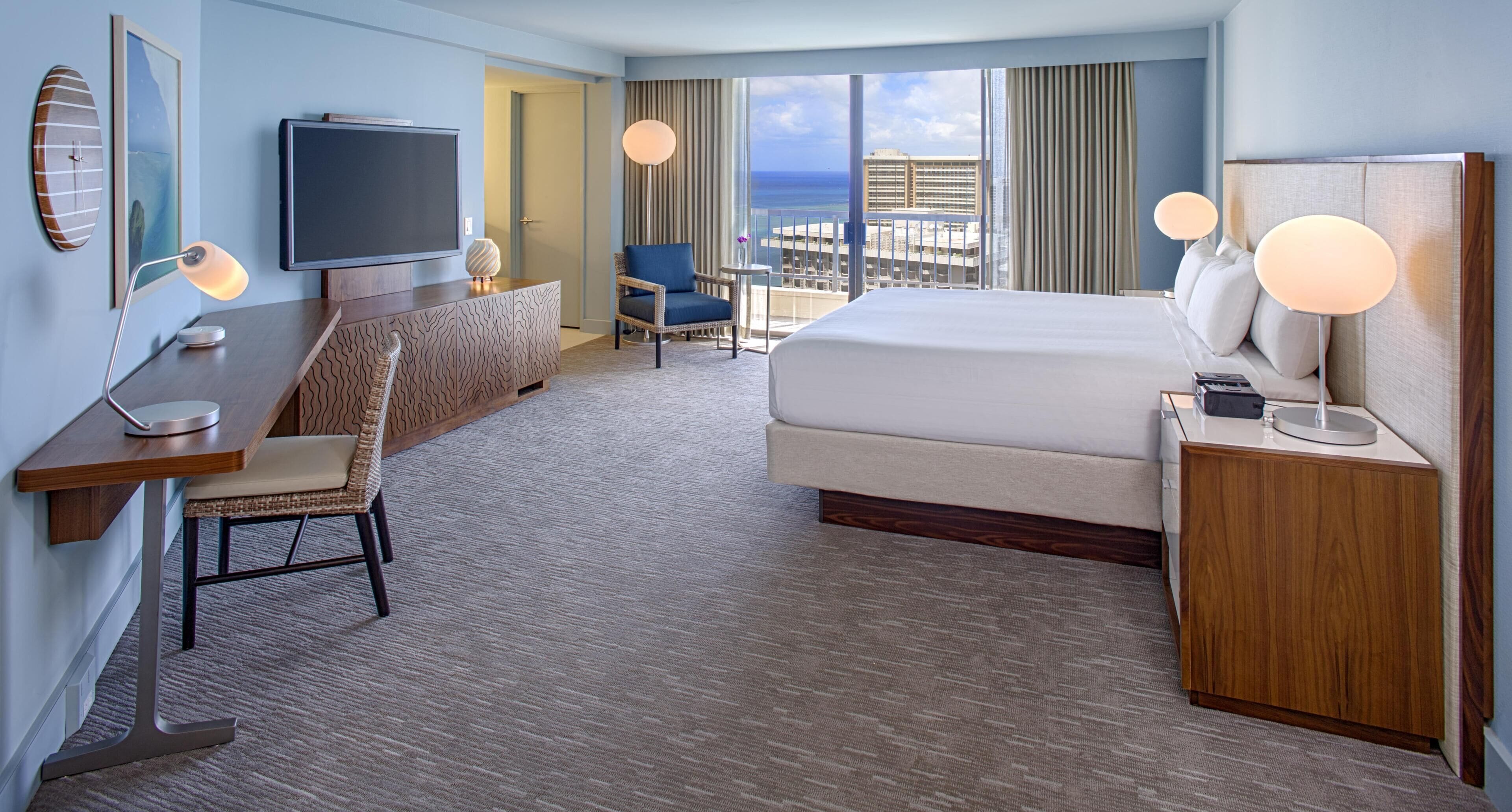 Premium bedding, in-room safe, desk, laptop workspace