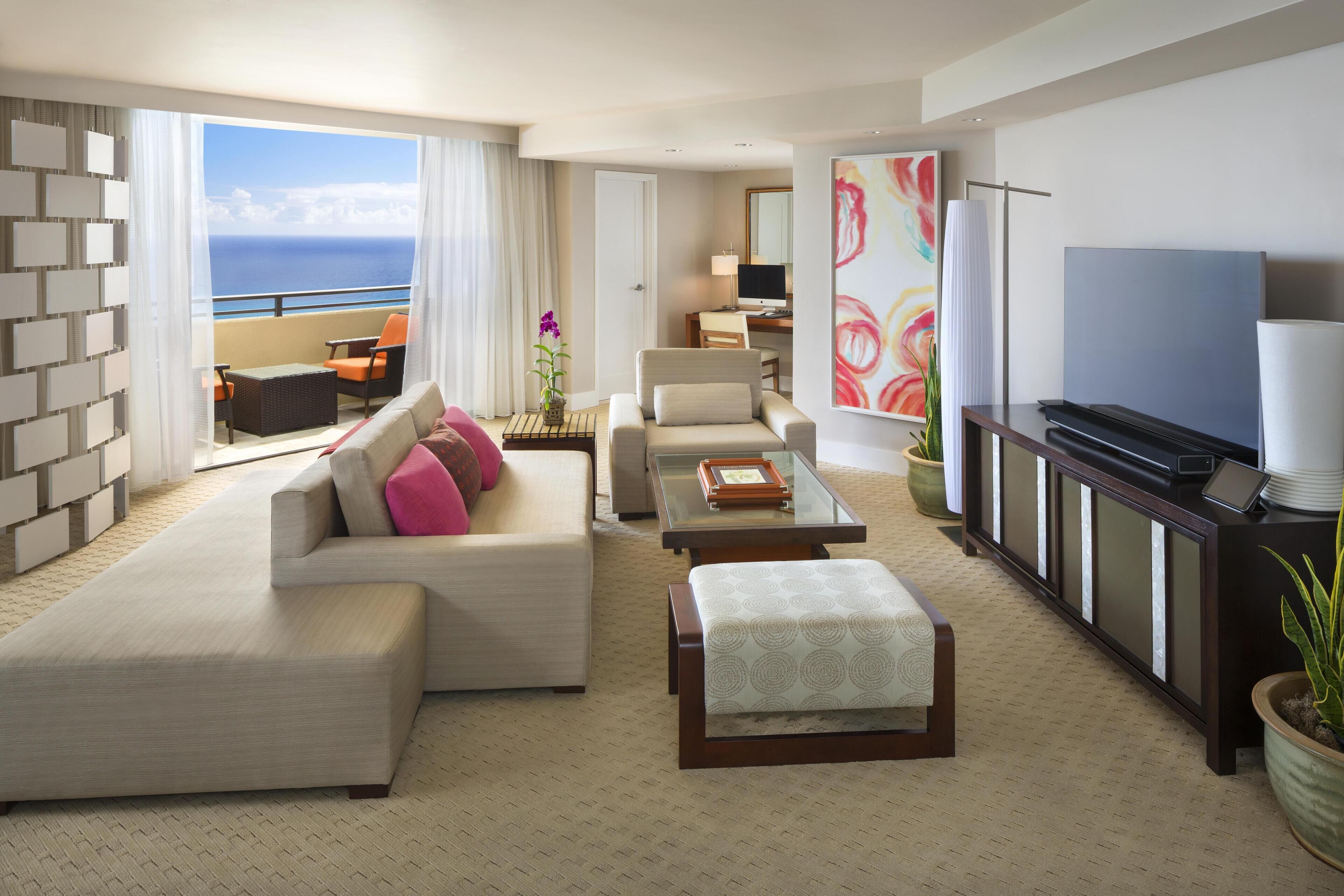 Penthouse (Suite) | Premium bedding, in-room safe, desk, laptop workspace