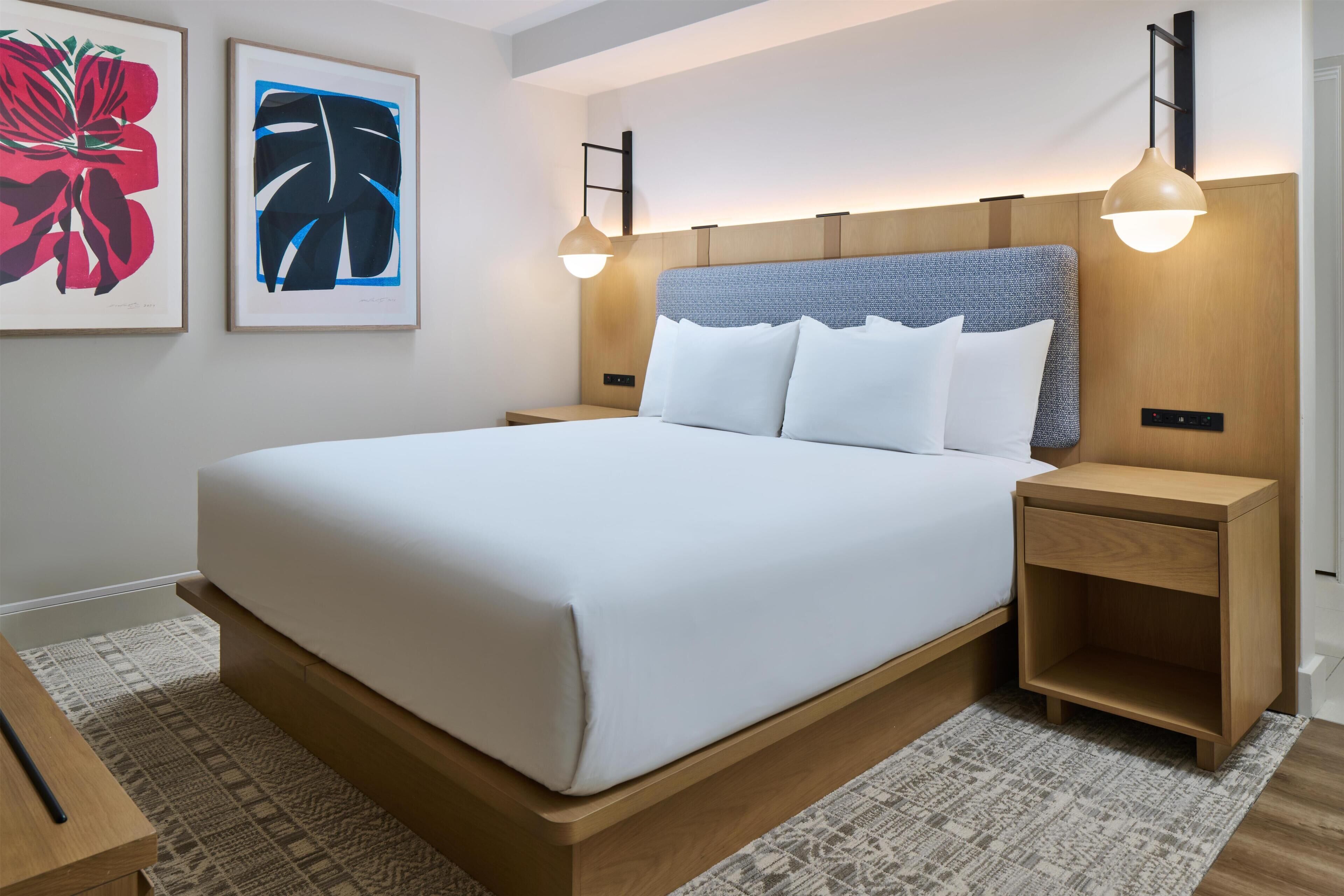 Premium bedding, in-room safe, desk, laptop workspace