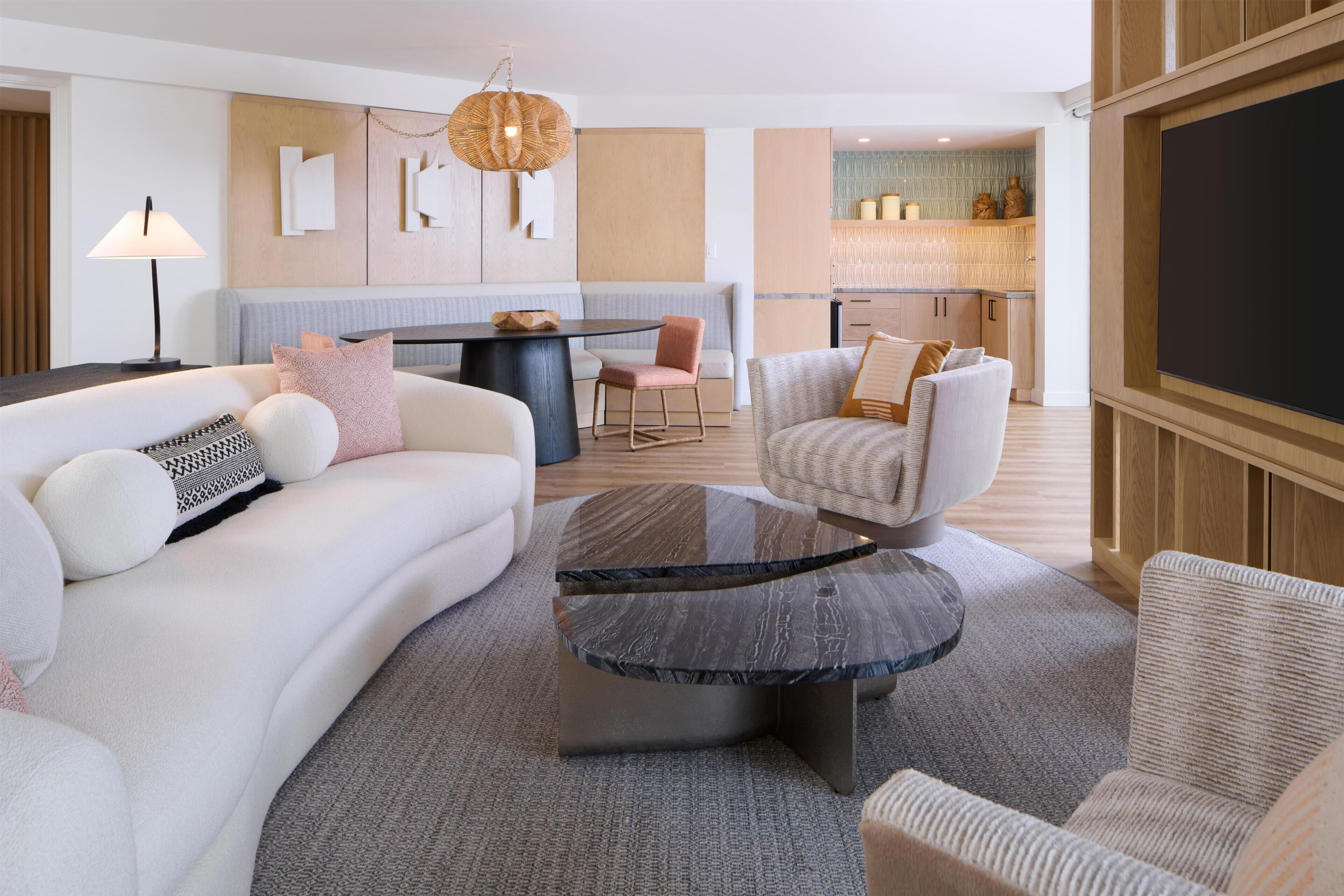 豪華套房, 1 張特大雙人床, 海景 (One Bedroom) | 高級寢具、客房內保險箱、書桌、筆電工作空間