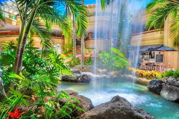 Fountain at Hyatt Regency Waikiki Beach Resort & Spa