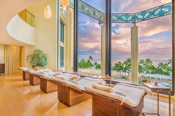 Couples treatment rooms, sauna, body treatments, aromatherapy at Hyatt Regency Waikiki Beach Resort & Spa
