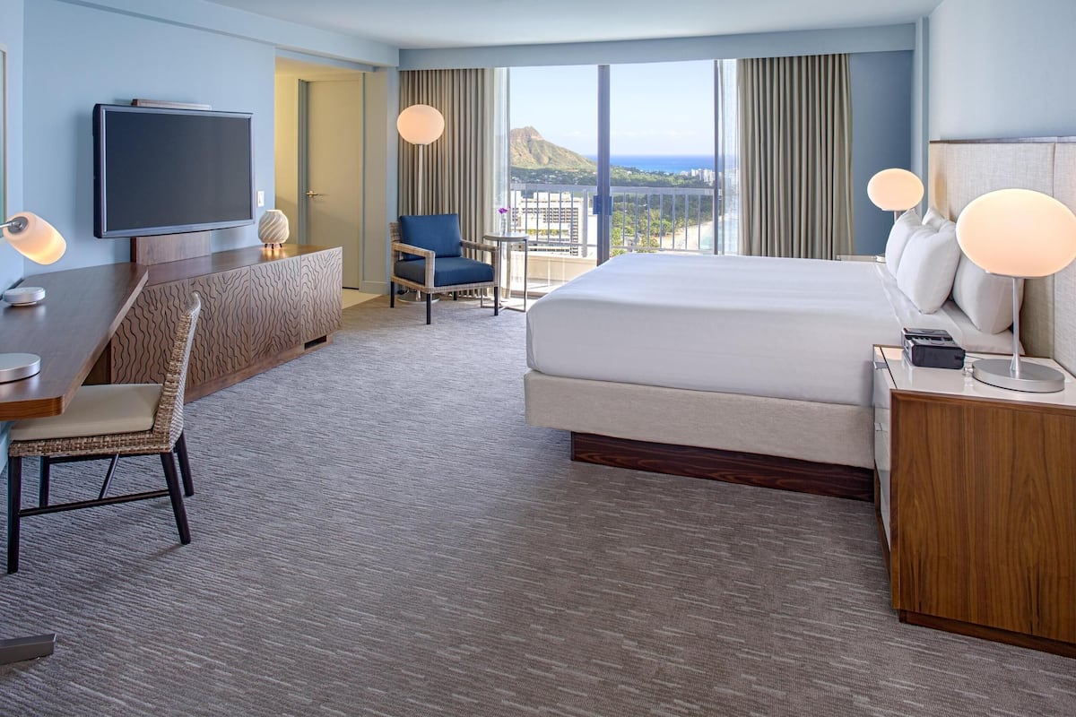 Room, 1 King Bed, Oceanfront (Diamond Head)
