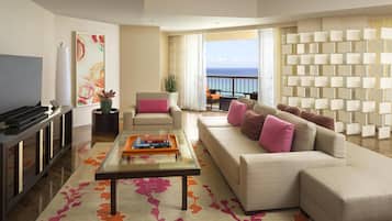 Premium bedding, in-room safe, desk, laptop workspace