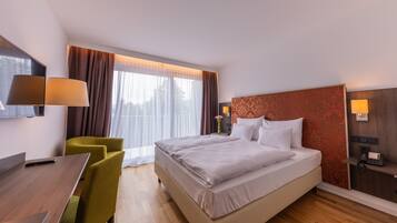 Deluxe-Doppelzimmer | Zimmersafe, individuell dekoriert, Schreibtisch