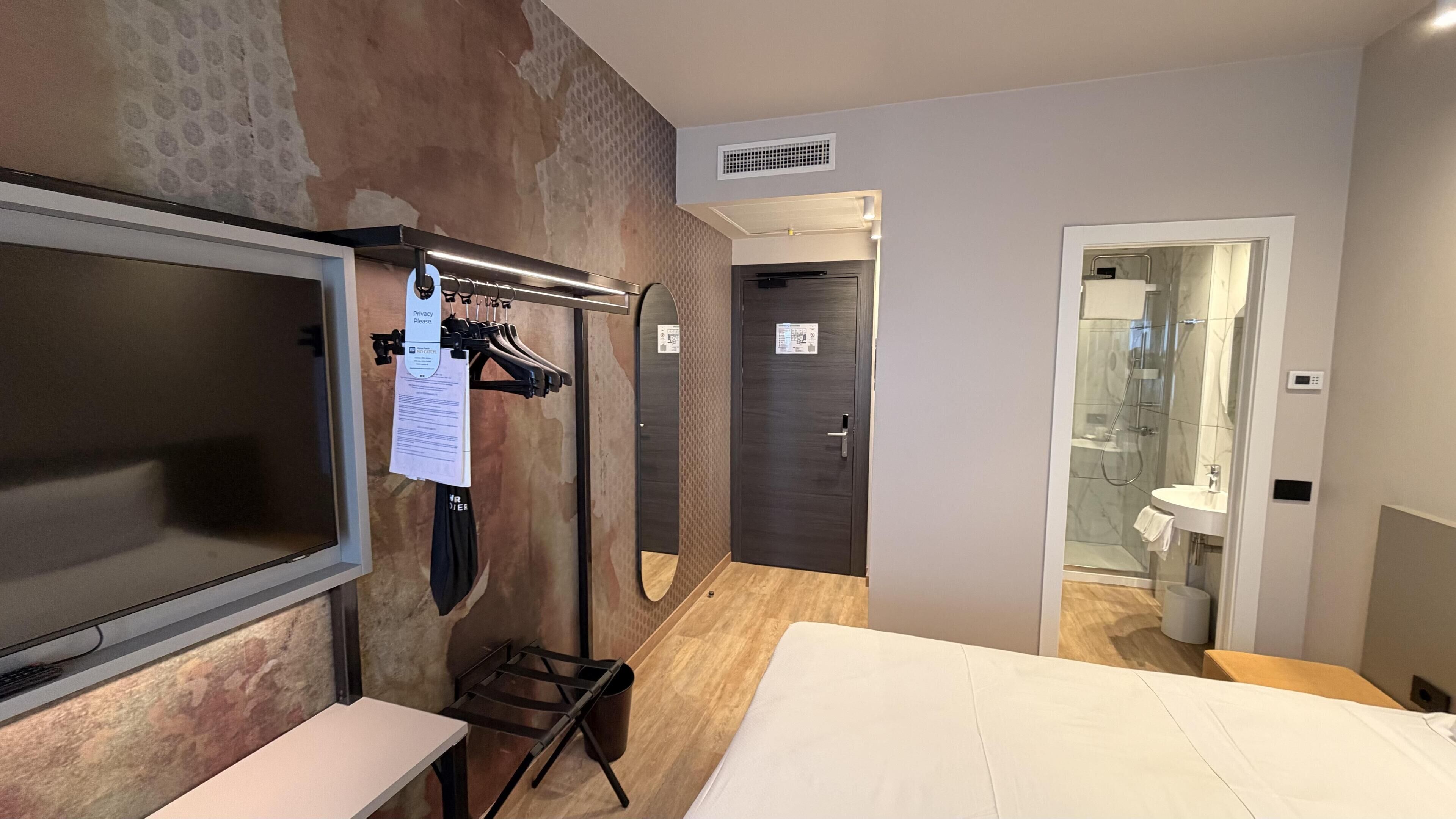 Rom – comfort, 1 kingsize-seng, ikke-røyk (Converts to 2 Twin Beds) | Dundyner, minibar, safe på rommet og individuelt innredet