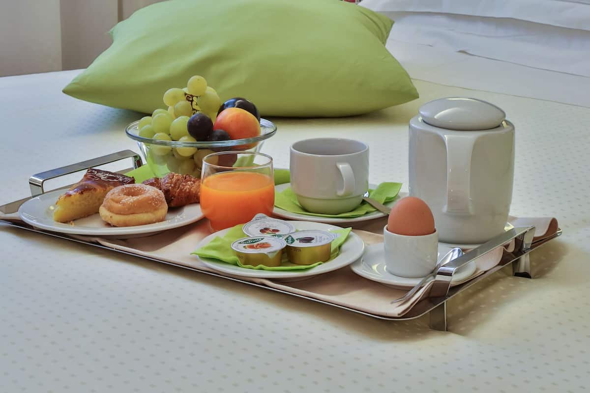Makan di kamar