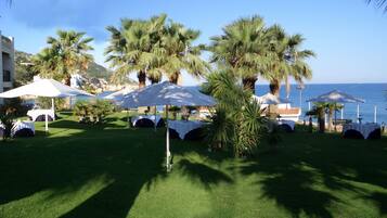Breakfast, lunch served; Mediterranean cuisine, al fresco dining