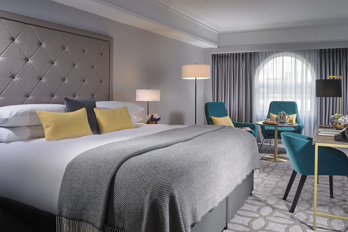 Executive Room, 1 King Bed | Premium bedding, in-room safe, individually decorated, desk