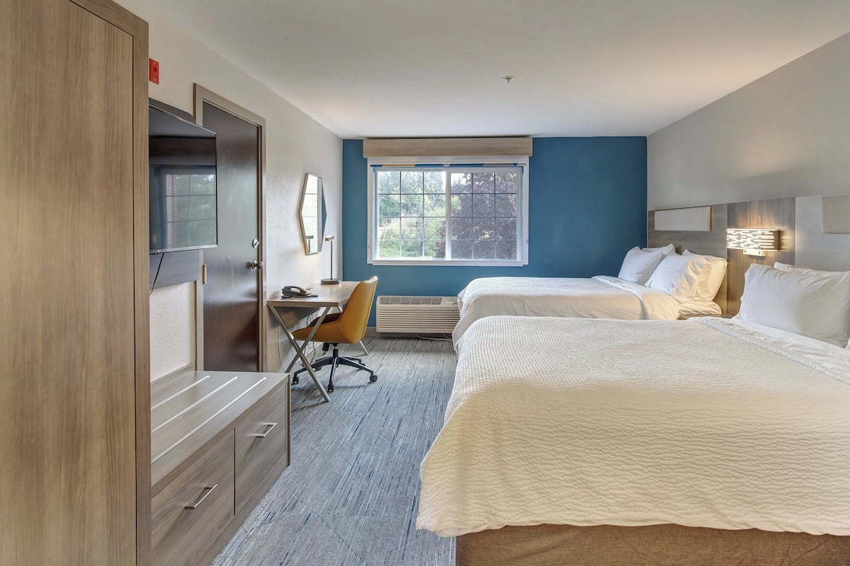 Premium bedding, pillow-top beds, in-room safe, desk