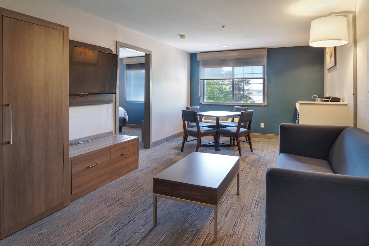 Premium bedding, pillow-top beds, in-room safe, desk