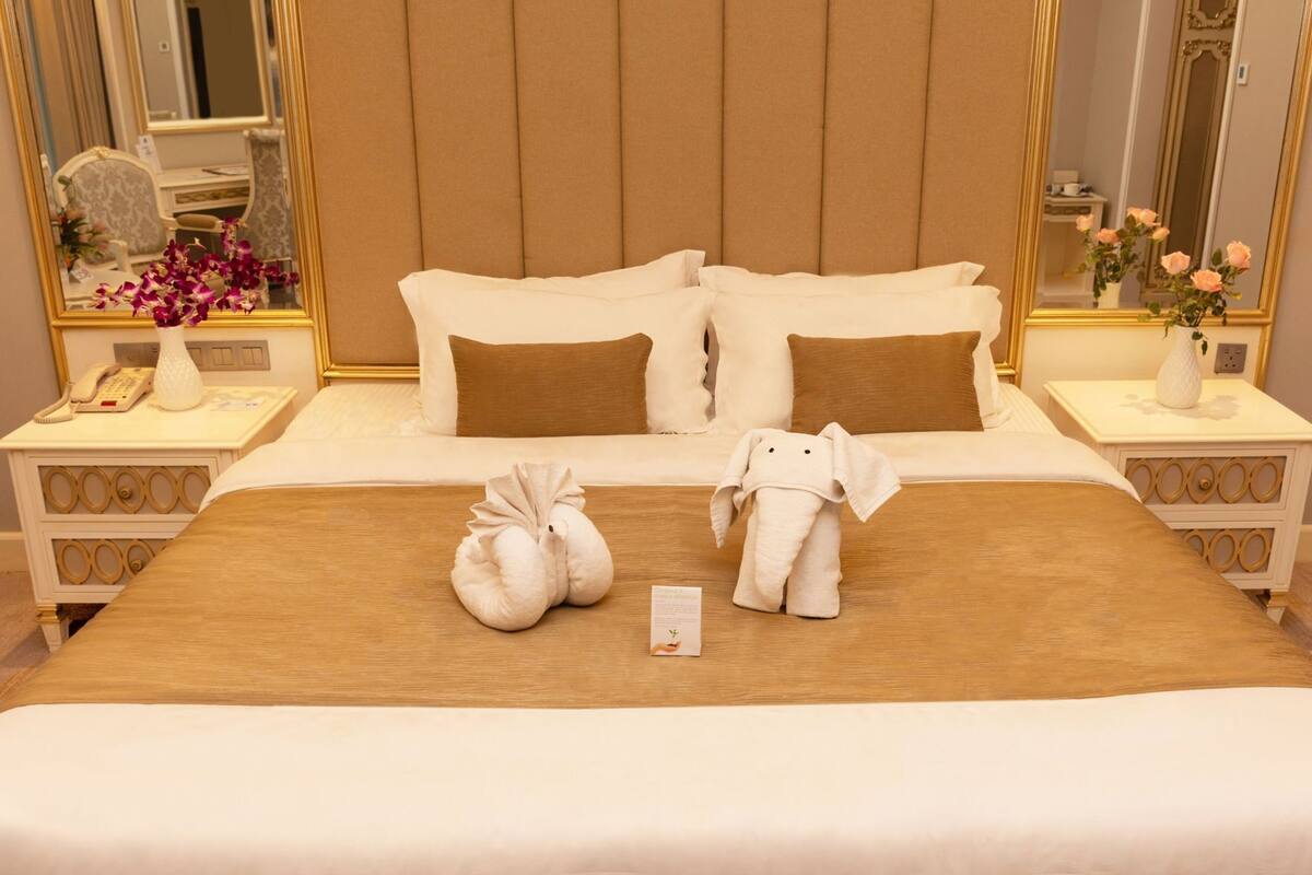 Minibar, in-room safe, desk, iron/ironing board