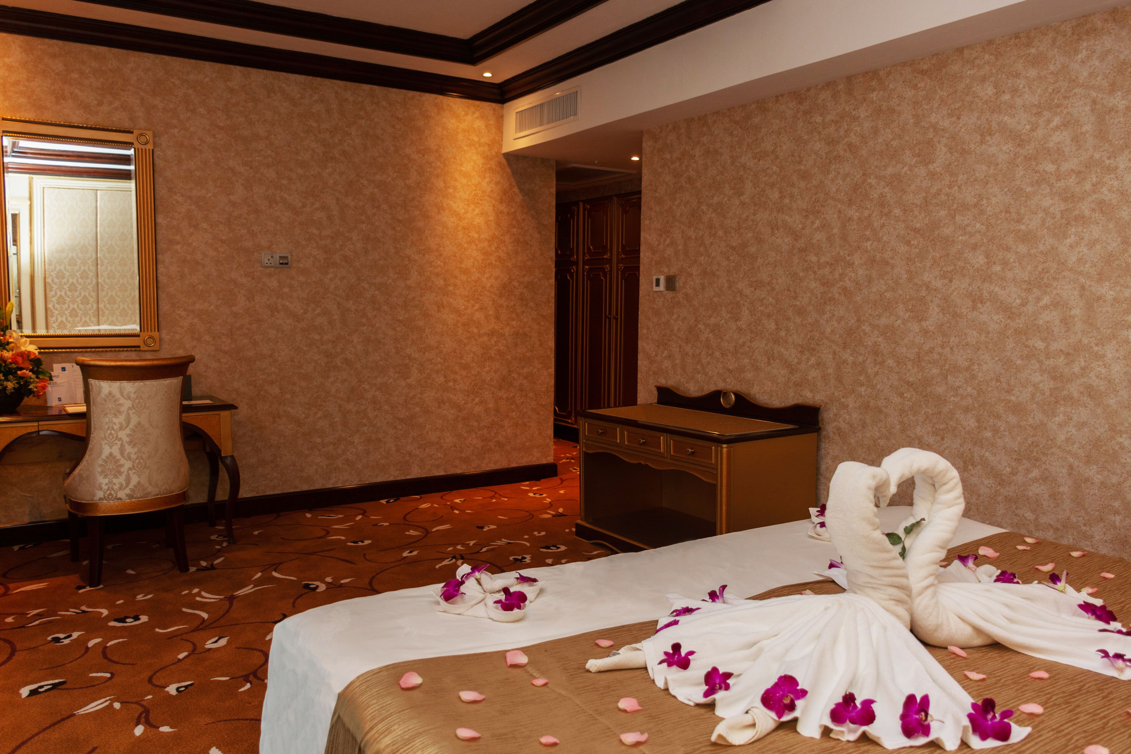 puteri suite | minibar, in-room safe, desk, iron/ironing board