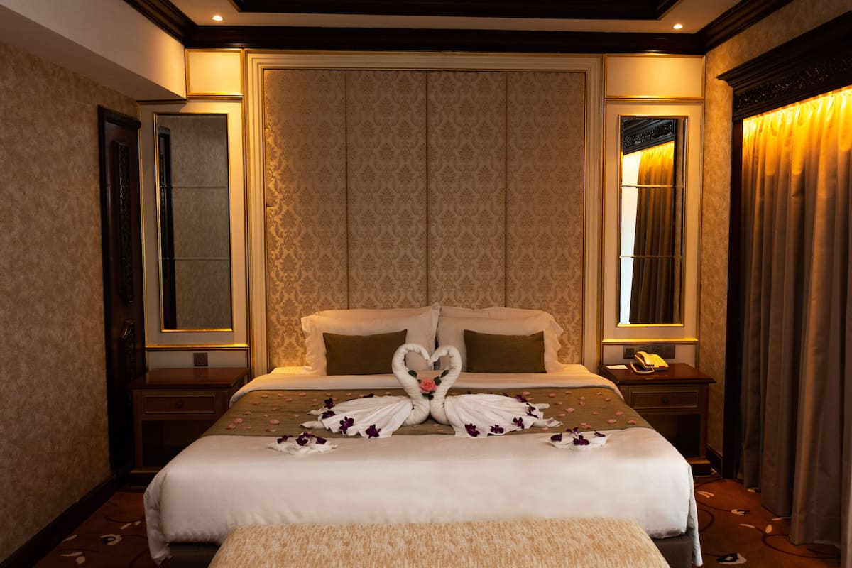 Phòng Suite Business | Minibar, két bảo mật tại phòng, bàn, bàn ủi/dụng cụ ủi quần áo 