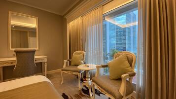 Minibar, in-room safe, desk, iron/ironing board