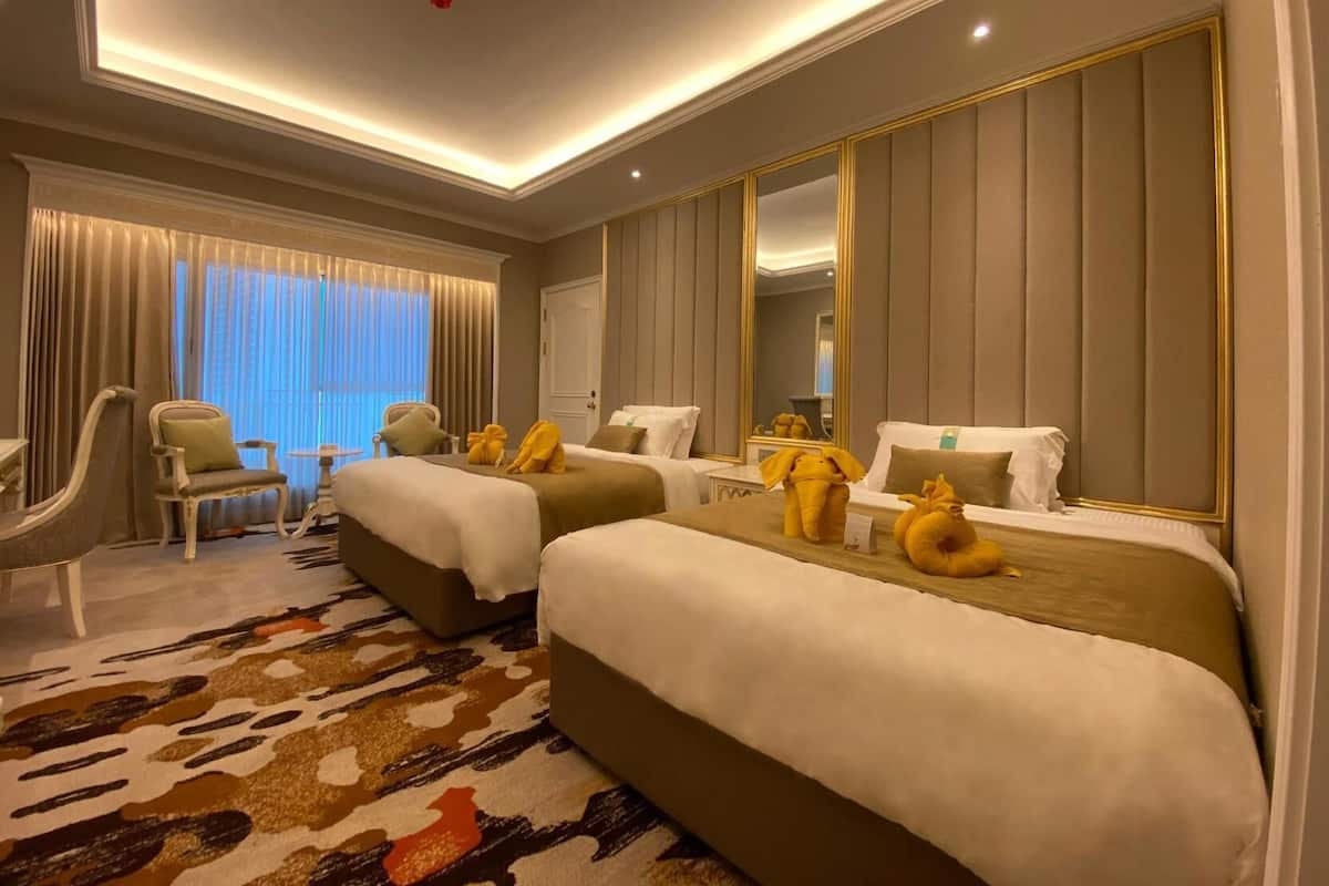 Minibar, két bảo mật tại phòng, bàn, bàn ủi/dụng cụ ủi quần áo 