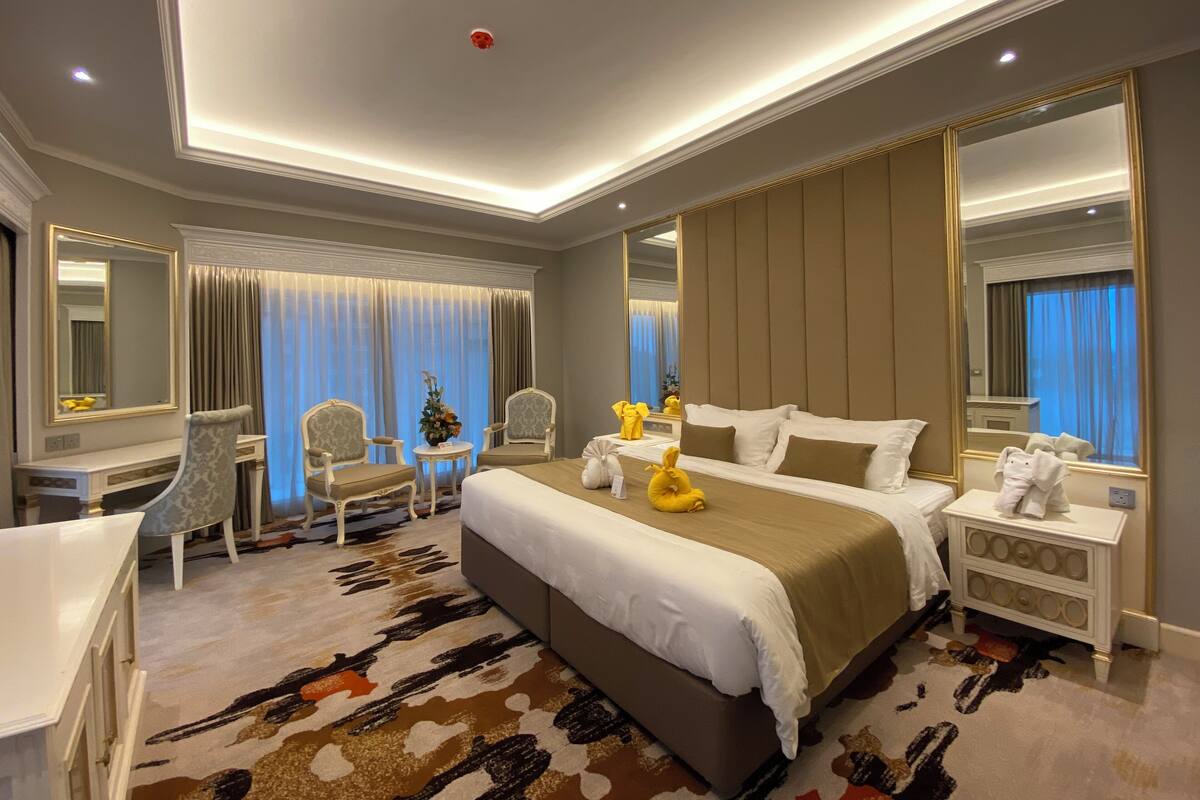 Minibar, két bảo mật tại phòng, bàn, bàn ủi/dụng cụ ủi quần áo 