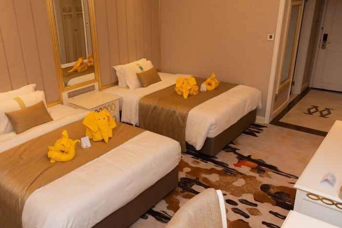 Minibar, két bảo mật tại phòng, bàn, bàn ủi/dụng cụ ủi quần áo