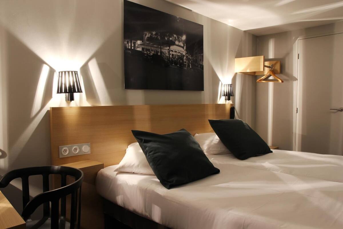 In-room safe, desk, soundproofing, WiFi (free)