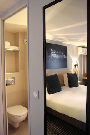 In-room safe, desk, soundproofing, free WiFi