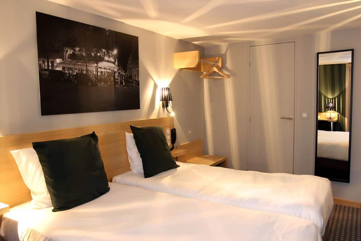 In-room safe, desk, soundproofing, WiFi (free)