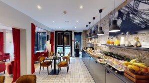 Päivittäinen buffetaamiainen (15 EUR per henkilö)