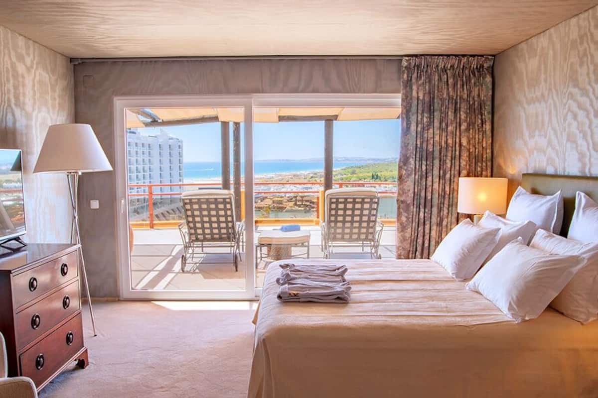 suite (master) | 1 bedroom, minibar, in-room safe, desk