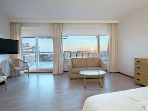 Presidential-Penthouse, 1 Doppelbett, Whirlpool, Meerblick | Minibar, Zimmersafe, Schreibtisch, Verdunkelungsvorhänge
