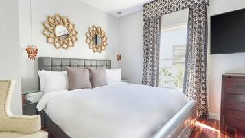 Superior Room, 1 King Bed with Sofa bed | 1 bedroom, individually decorated, individually furnished