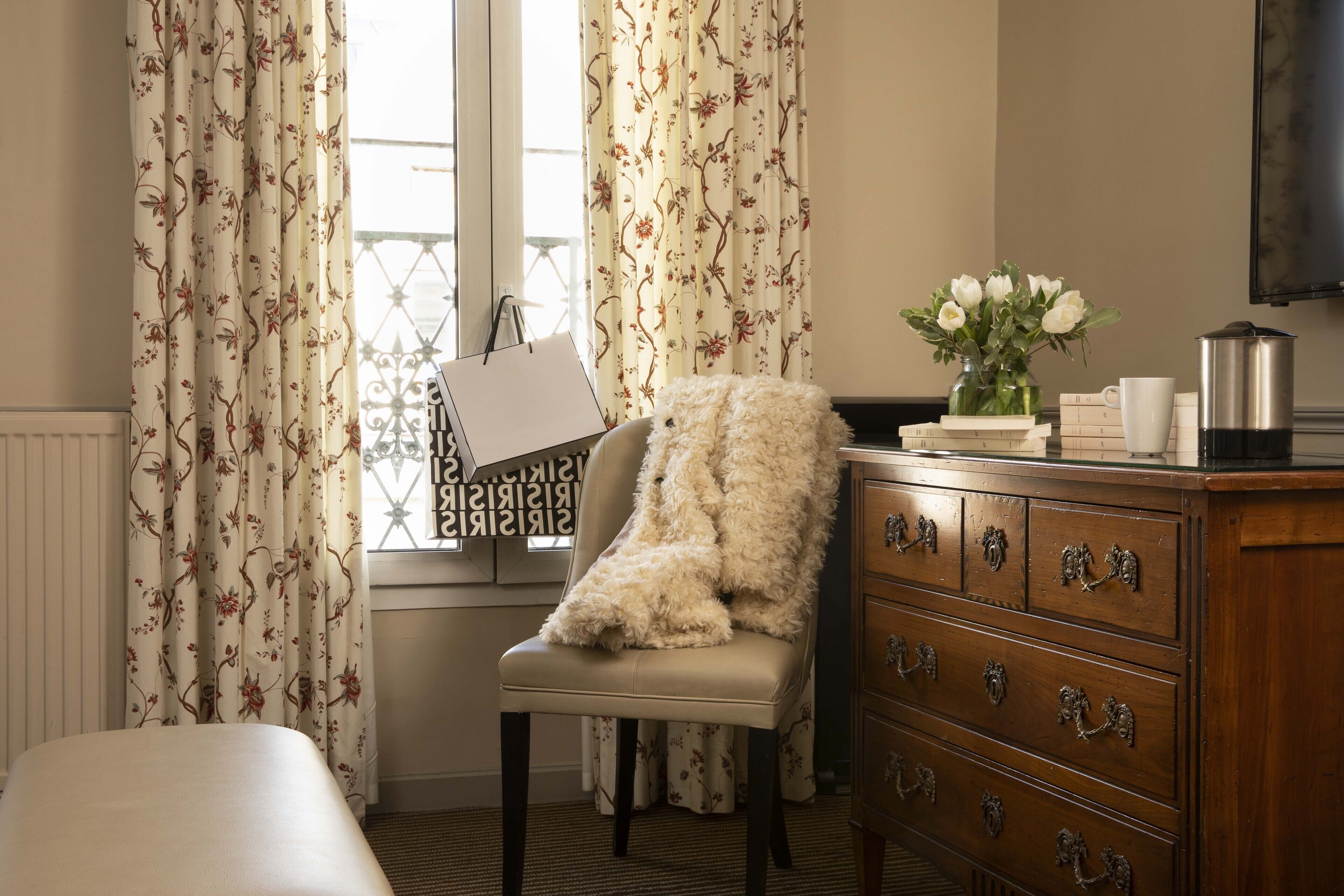 superior room | minibar, in-room safe, desk, soundproofing