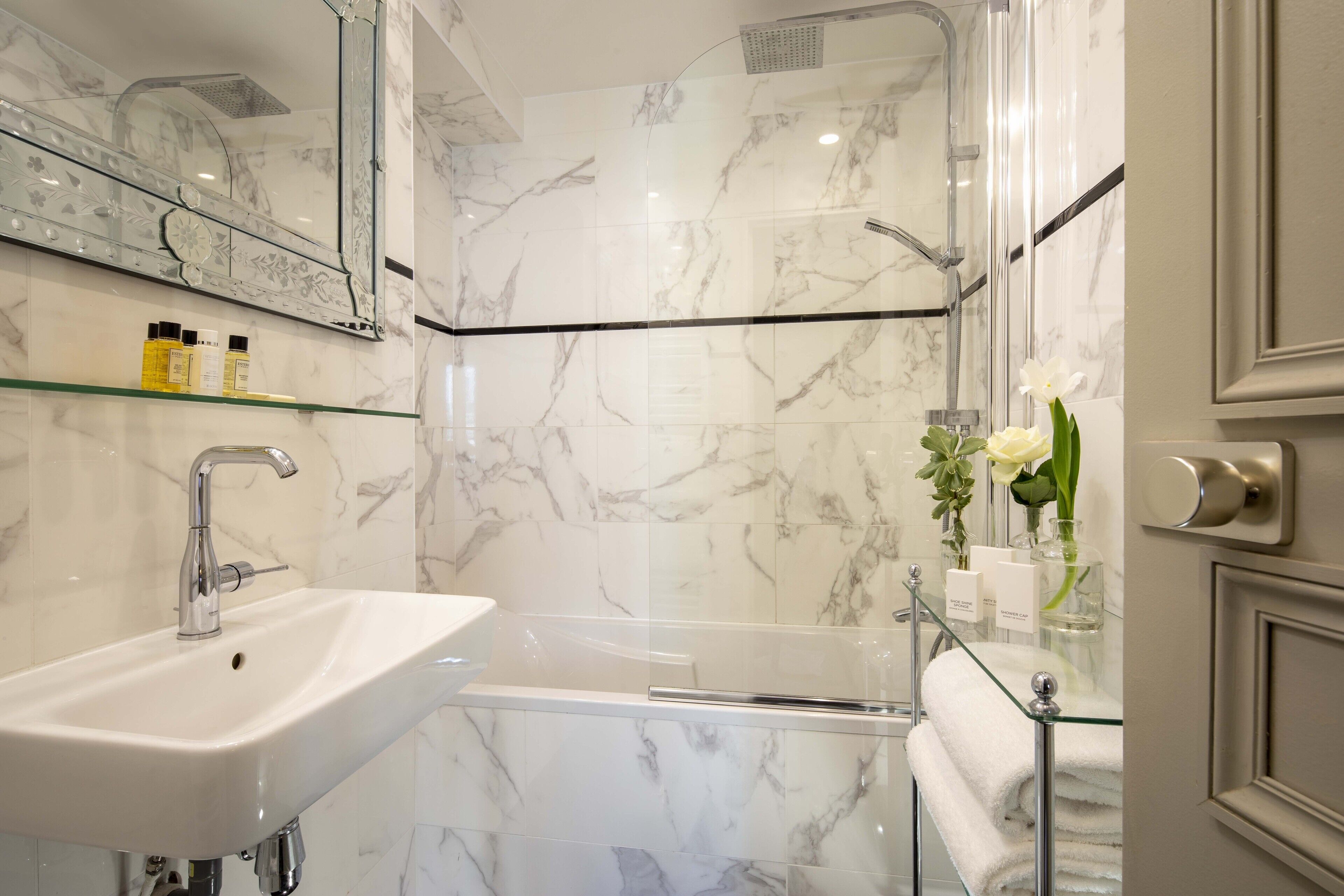 combined shower/bathtub, deep-soaking bathtub, hair dryer, towels