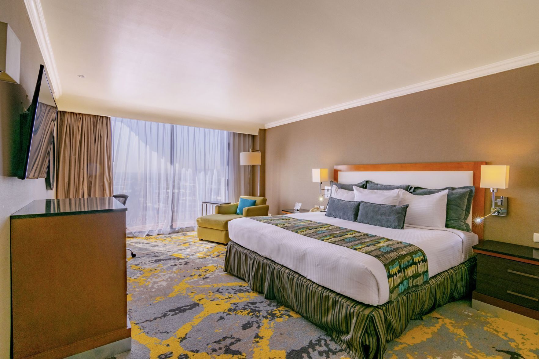Premium bedding, in-room safe, desk, blackout drapes