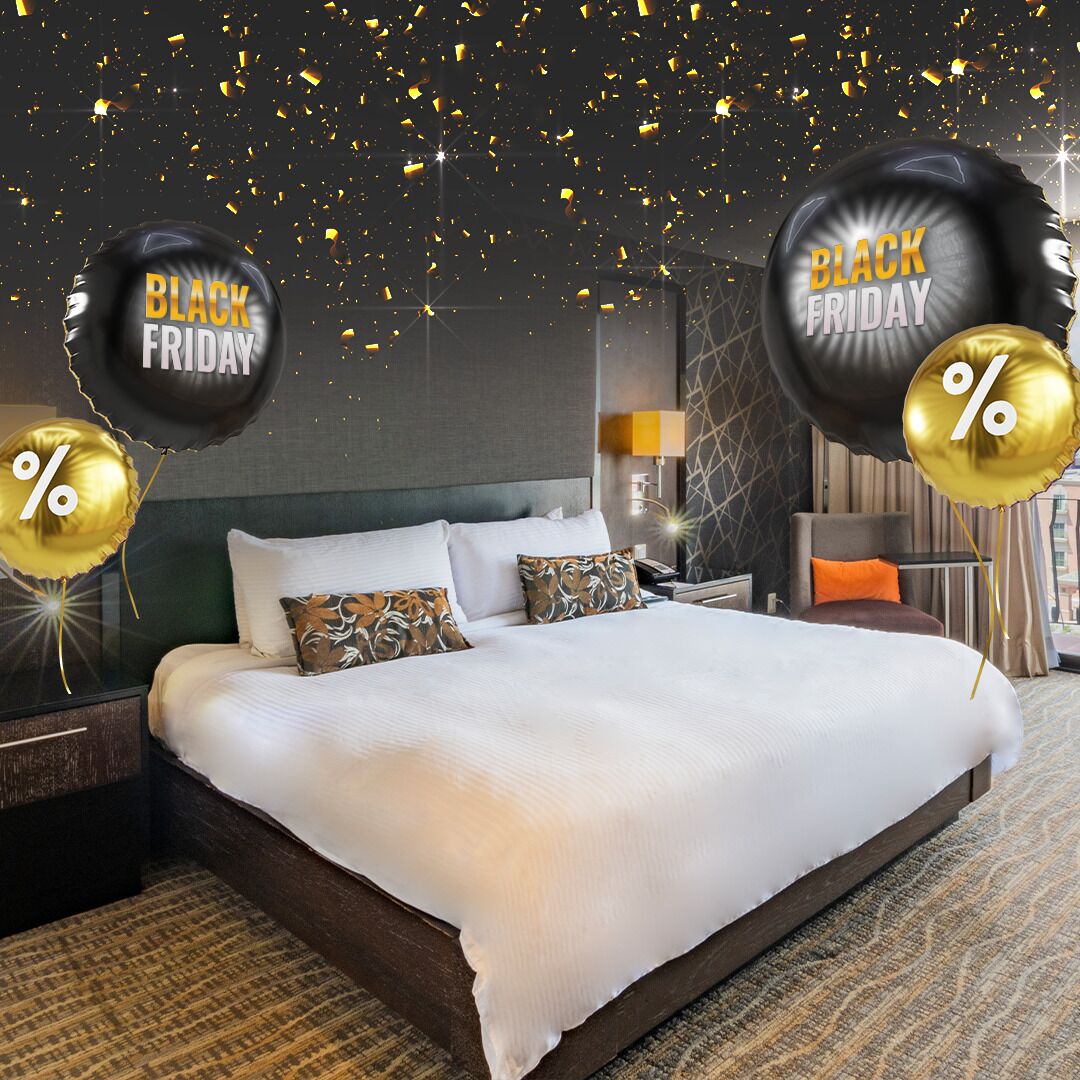 Ropa de cama de alta calidad y caja de seguridad en la habitación 