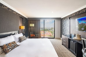 Lucerna Select, 1 King Bed | Premium bedding, in-room safe, desk, blackout curtains