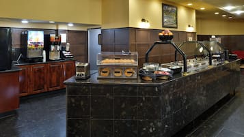 Tägliches Frühstücksbuffet (11.72 USD pro Person)
