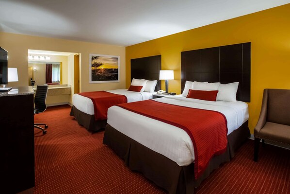 Habitación Deluxe, 2 camas Queen size, para no fumadores (Countryside View) | Caja de seguridad en la habitación, escritorio y cortinas blackout