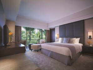 迷你吧、客房内保险箱、办公桌、遮光窗帘