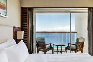 Ocean Wing Panorama Suite King | Minibar, in-room safe, desk, blackout curtains