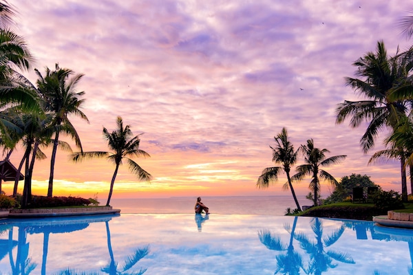 2 outdoor pools, sun loungers