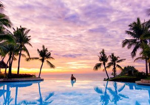 2 outdoor pools, sun loungers