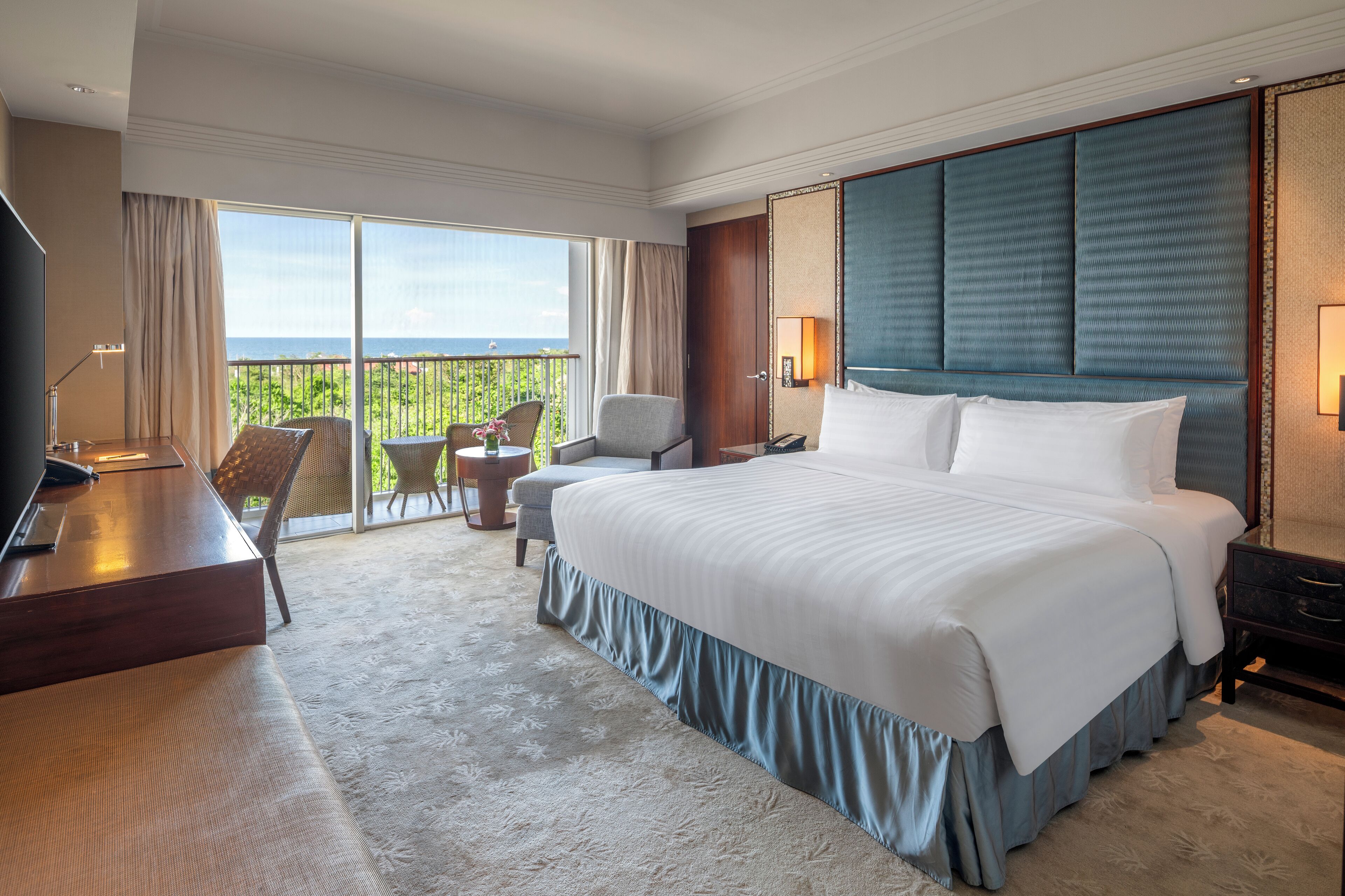 Suite - 1 kingsize-seng (Mactan) | Minibar, pengeskab på værelset, skrivebord, mørklægningsgardiner