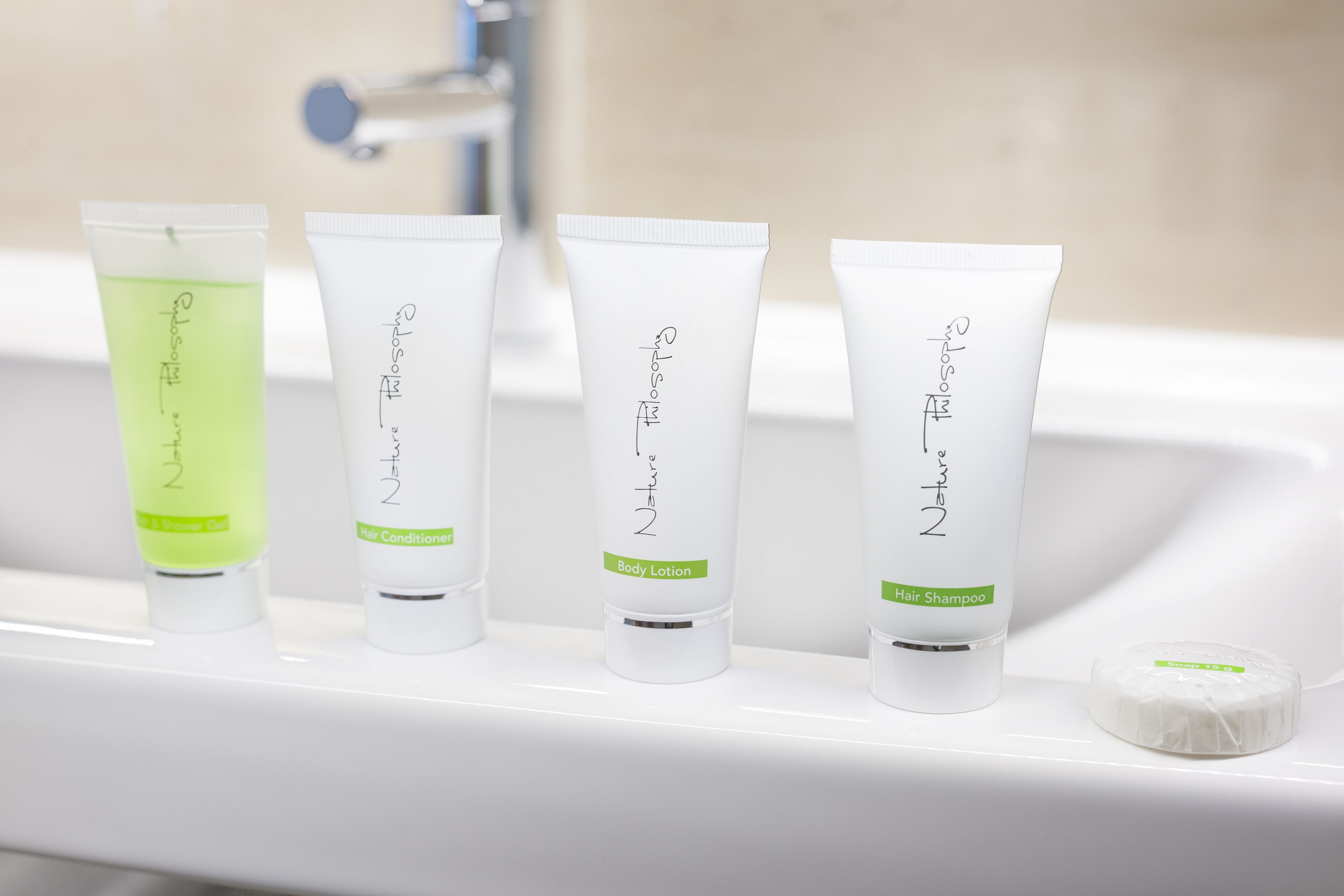 rainfall showerhead, free toiletries, hair dryer, towels