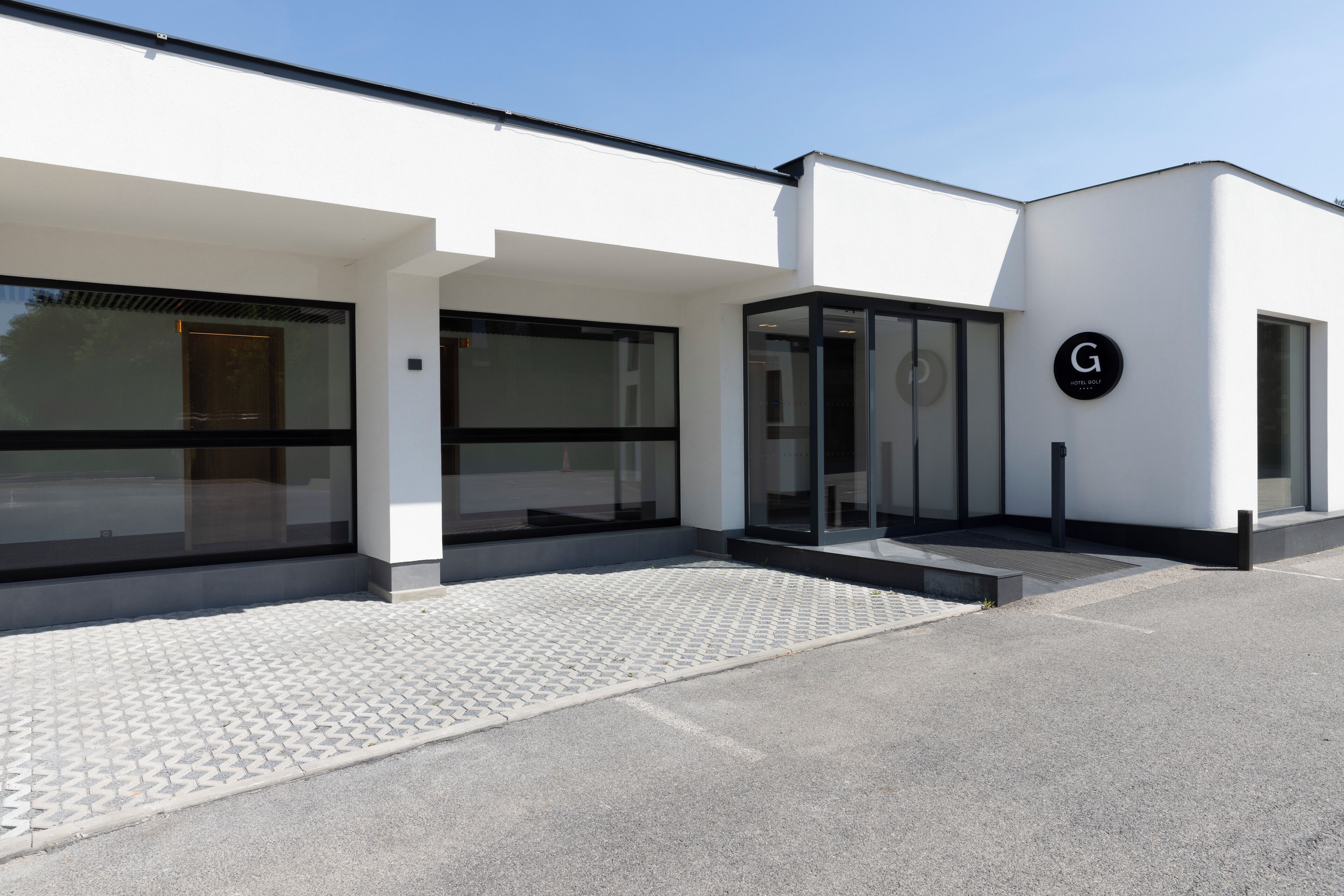 1 bedroom, hypo-allergenic bedding, minibar, in-room safe