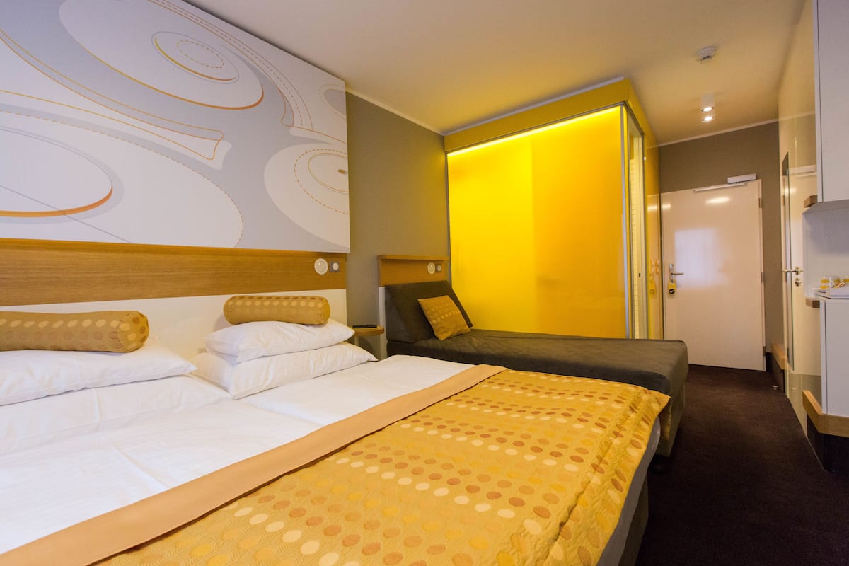 Superior-Dreibettzimmer | 1 Schlafzimmer, Allergikerbettwaren, Minibar, Zimmersafe