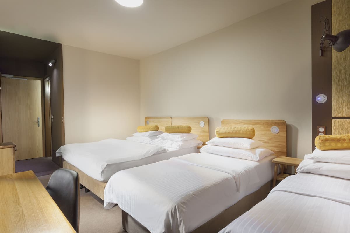 Depandance Quadruple Room Annexe Building | 1 Schlafzimmer, Allergikerbettwaren, Minibar, Zimmersafe
