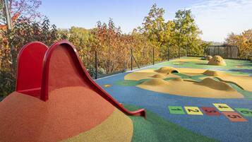 Children’s play area – outdoor