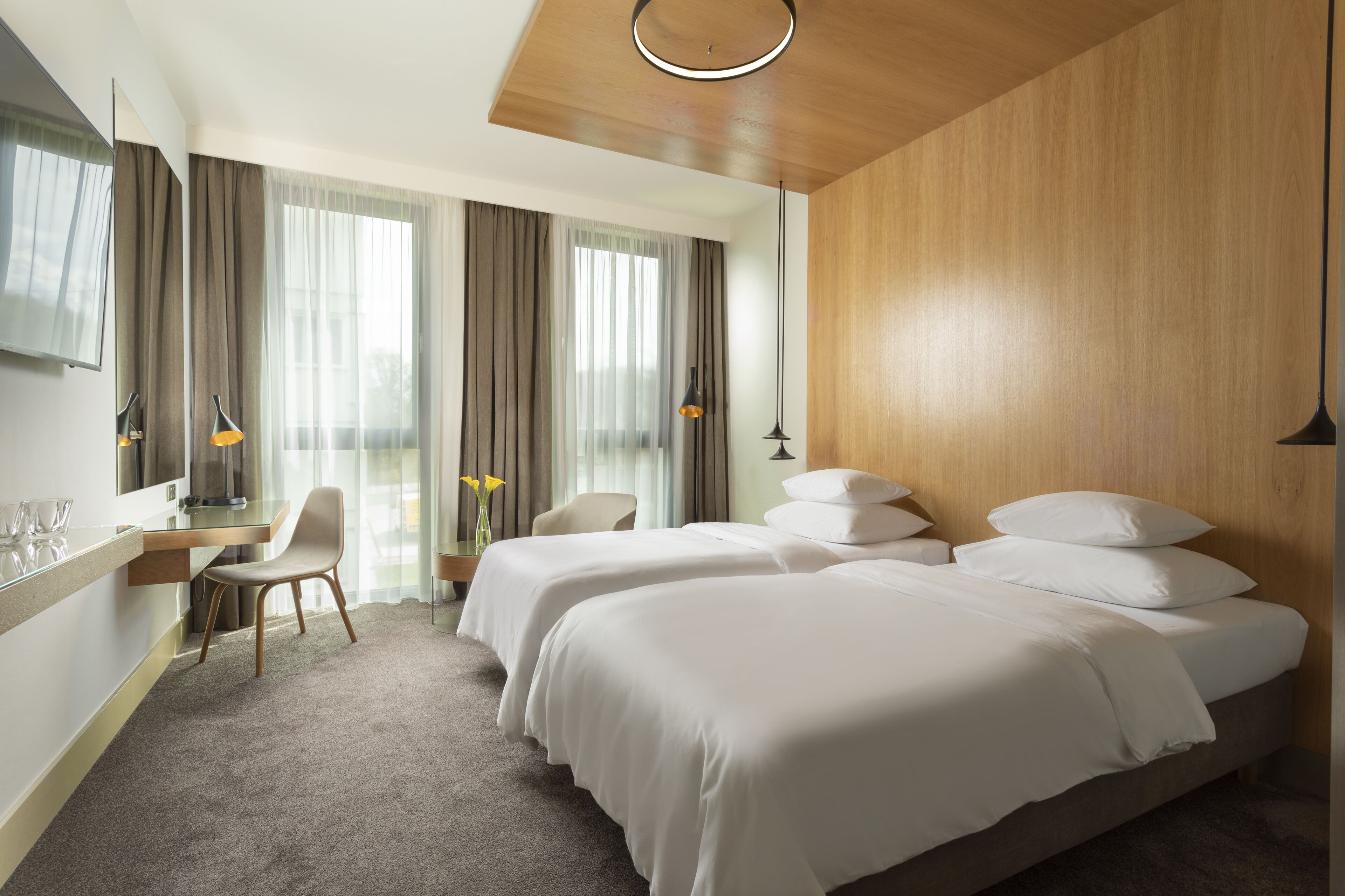 Hypo-allergenic bedding, minibar, in-room safe, desk