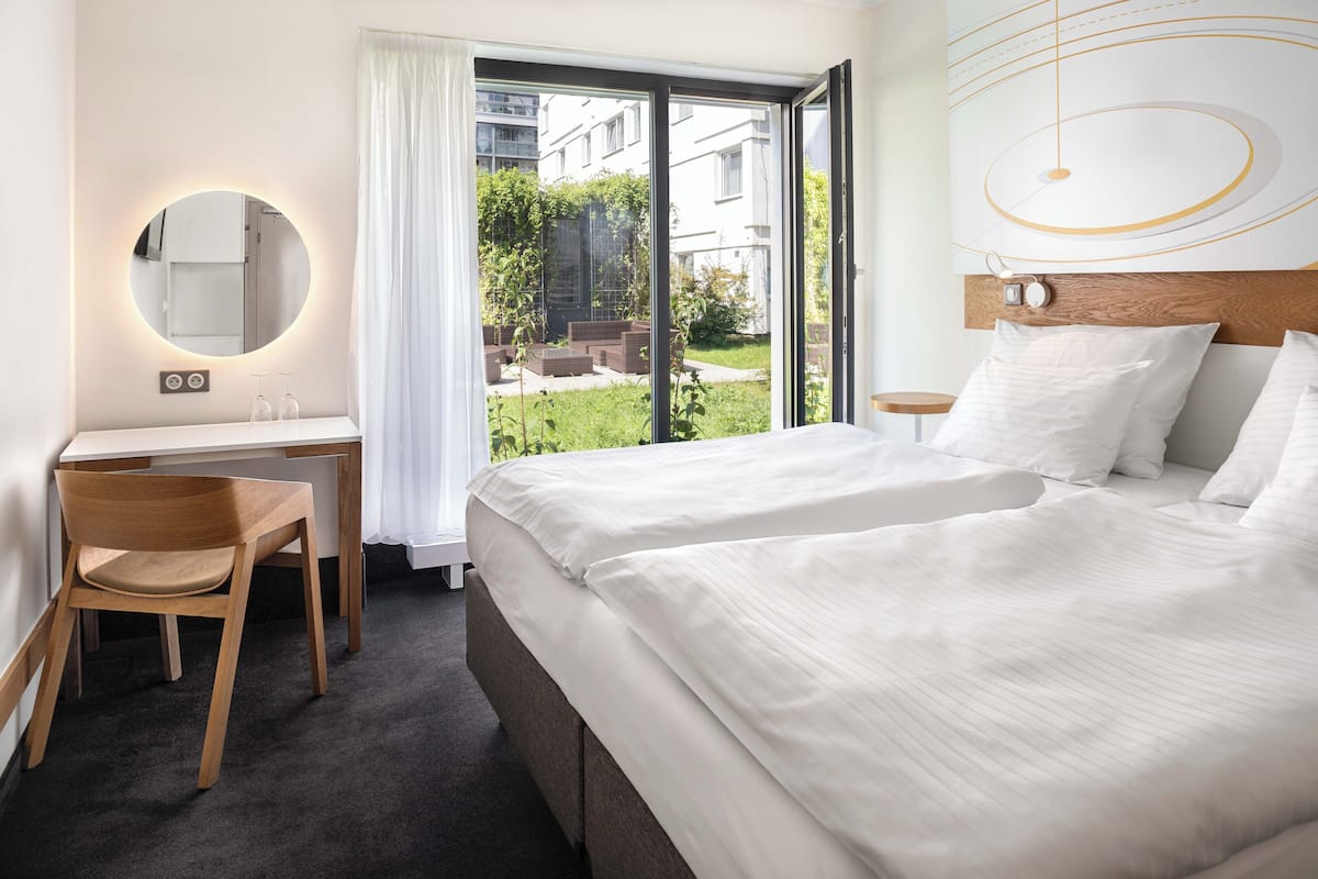 1 bedroom, hypo-allergenic bedding, minibar, in-room safe